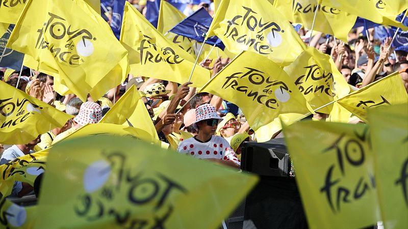 Pogacar bromea con su francés en la presentación del Tour 2025 | Ver