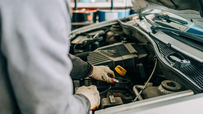 Telediario 1 - Los talleres mecánicos, llenos por el inicio de las vacaciones