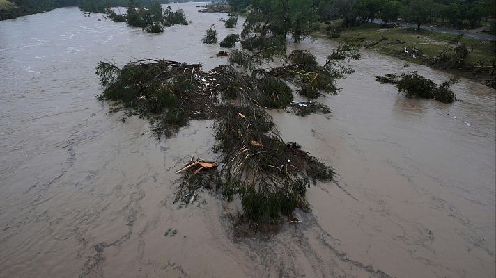 Inundaciones repentinas dejan varios muertos en Texas | Ver