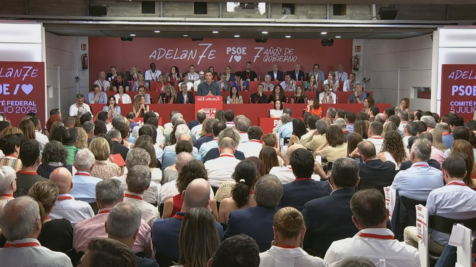 Pedro Sánchez passa a l'atac