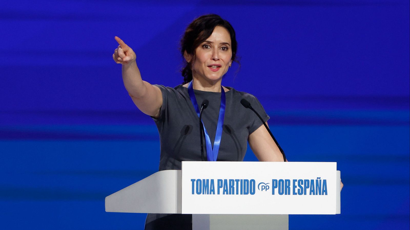 Ayuso arropa a Feijóo: "Vamos a estar en todo momento a tu lado" - Fin de semana 24h | Ver