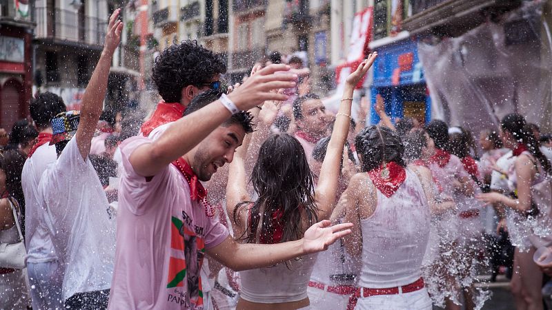 El 'almuercico', un ritual imprescindible en San Fermín | Ver
