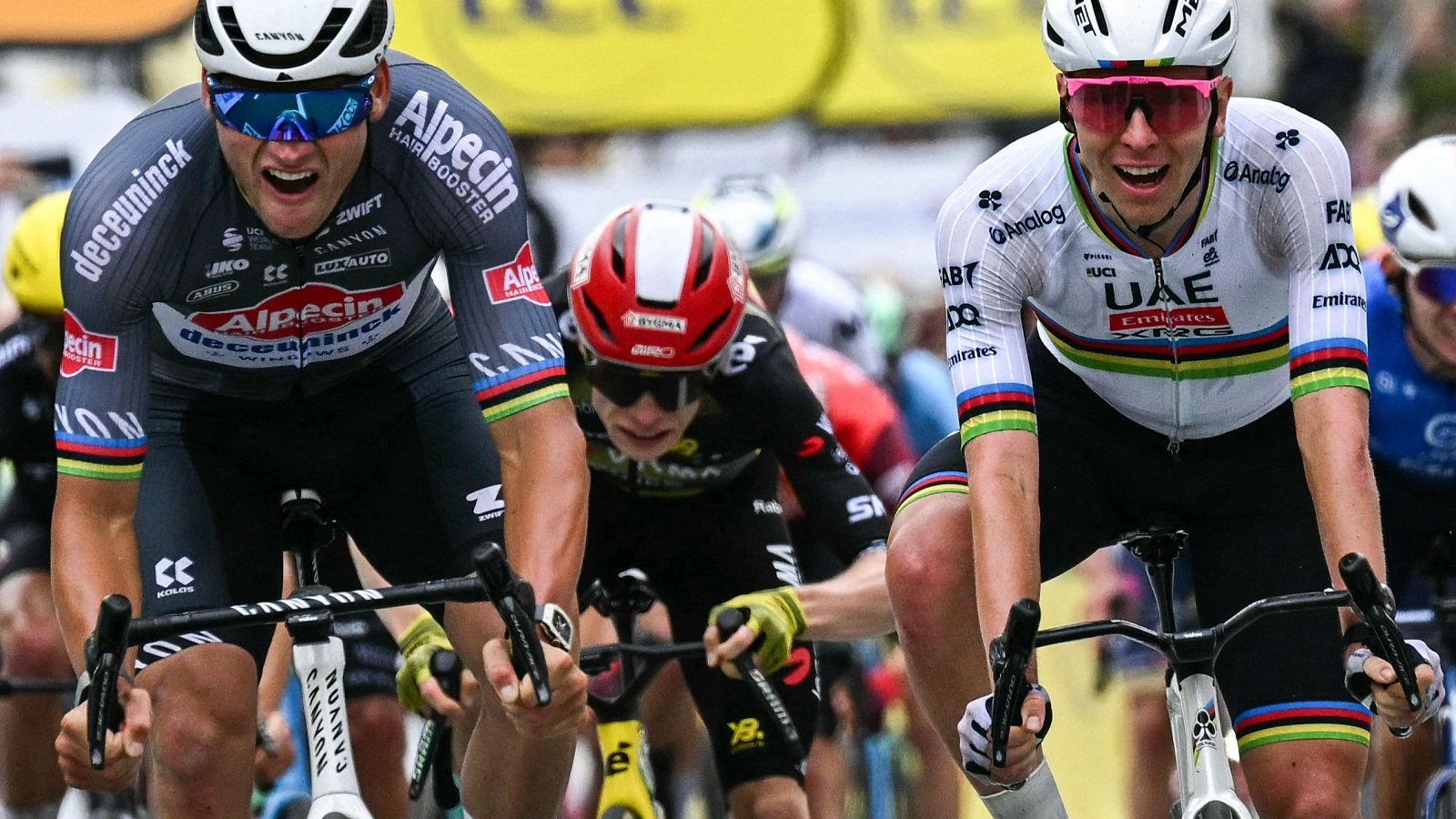 Etapa 2: Van der Poel supera a Pogacar y Vingegaard en el sprint