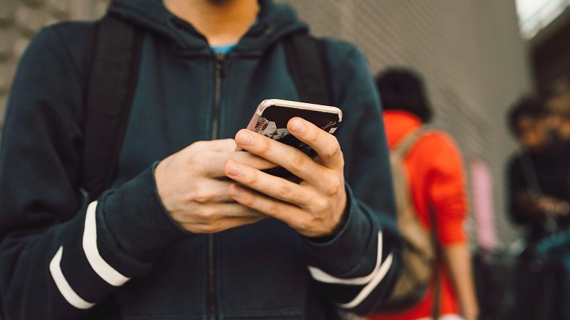 El peligro de los retos virales en redes sociales - Telediario 1 | Ver