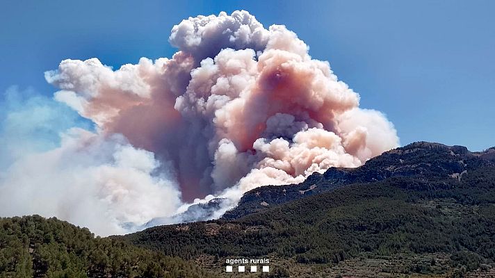 Telediario 2 - Un incendio forestal en Tarragona obliga a confinar a unos 1.900 vecinos