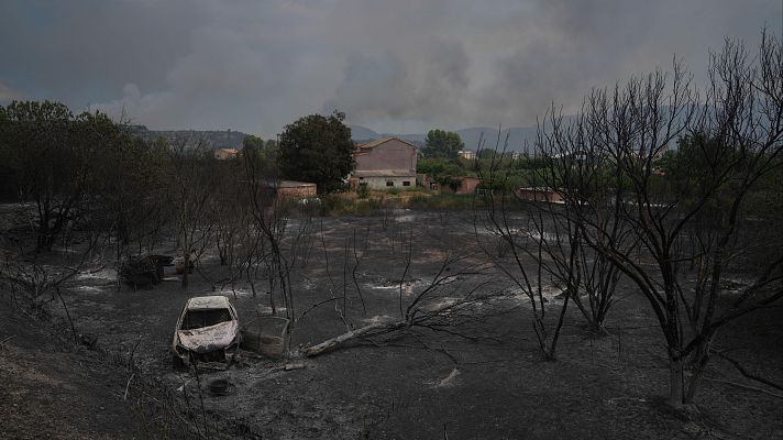 Informativo 24h - El viento complica la extinción del incendio de Tarragona