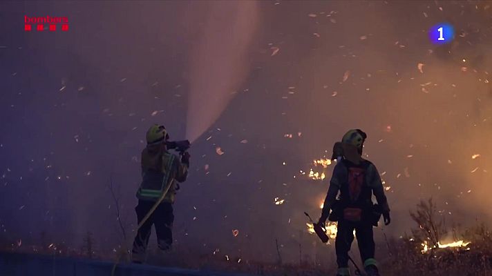 L'Informatiu - El foc al Baix Ebre continua cremant sense control