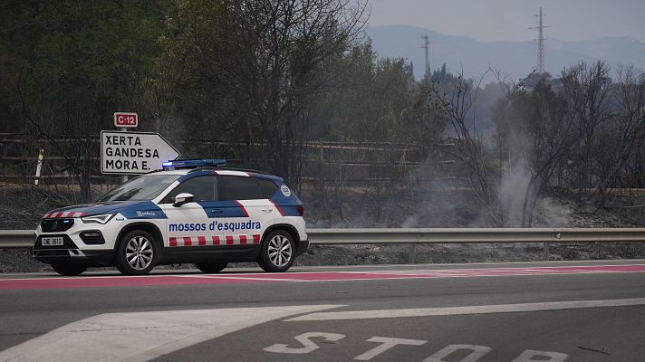El incendio de Paüls obliga a confinar a casi 20.000 vecinos - Telediario 1 | Ver