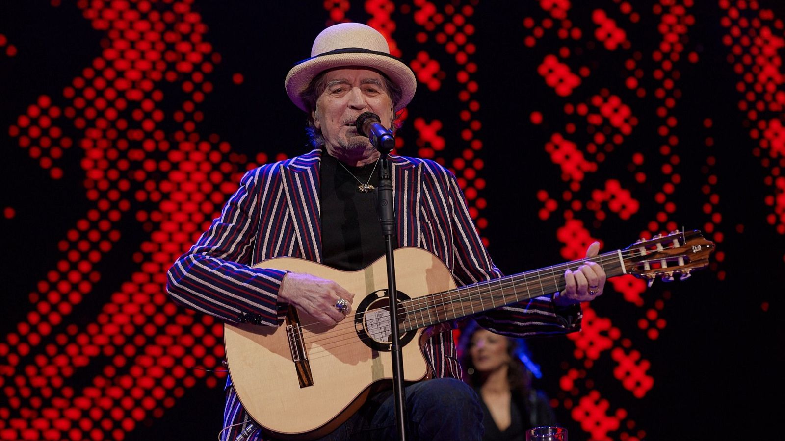 Los fans nos muestran cómo están viviendo la última gira de Sabina - Telediario 1 | Ver