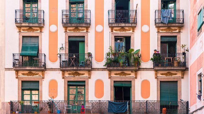 Telediario 1 - La Justicia cierra diez pisos turísticos en el barrio de La Latina