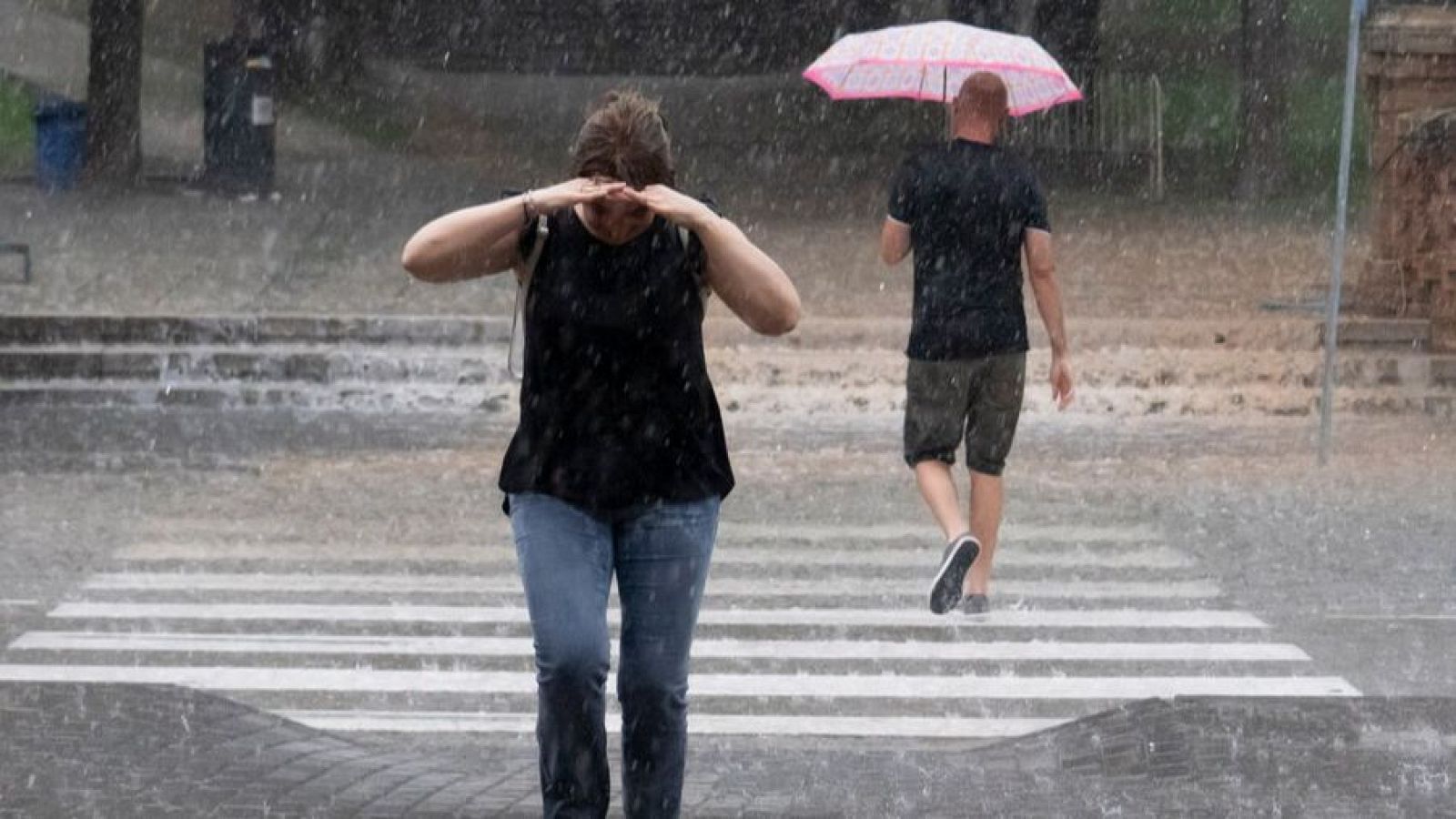 El tiempo hoy 9 de julio en España: avisos por altas temperaturas, lluvias y tormentas - Telediario Matinal | Ver
