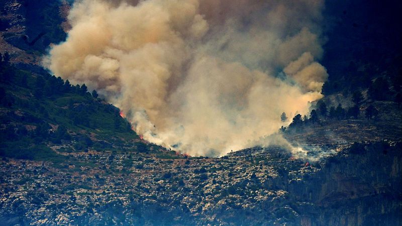 El incendio de Paüls, en Tarragona, sigue activo - Telediario Matinal | Ver