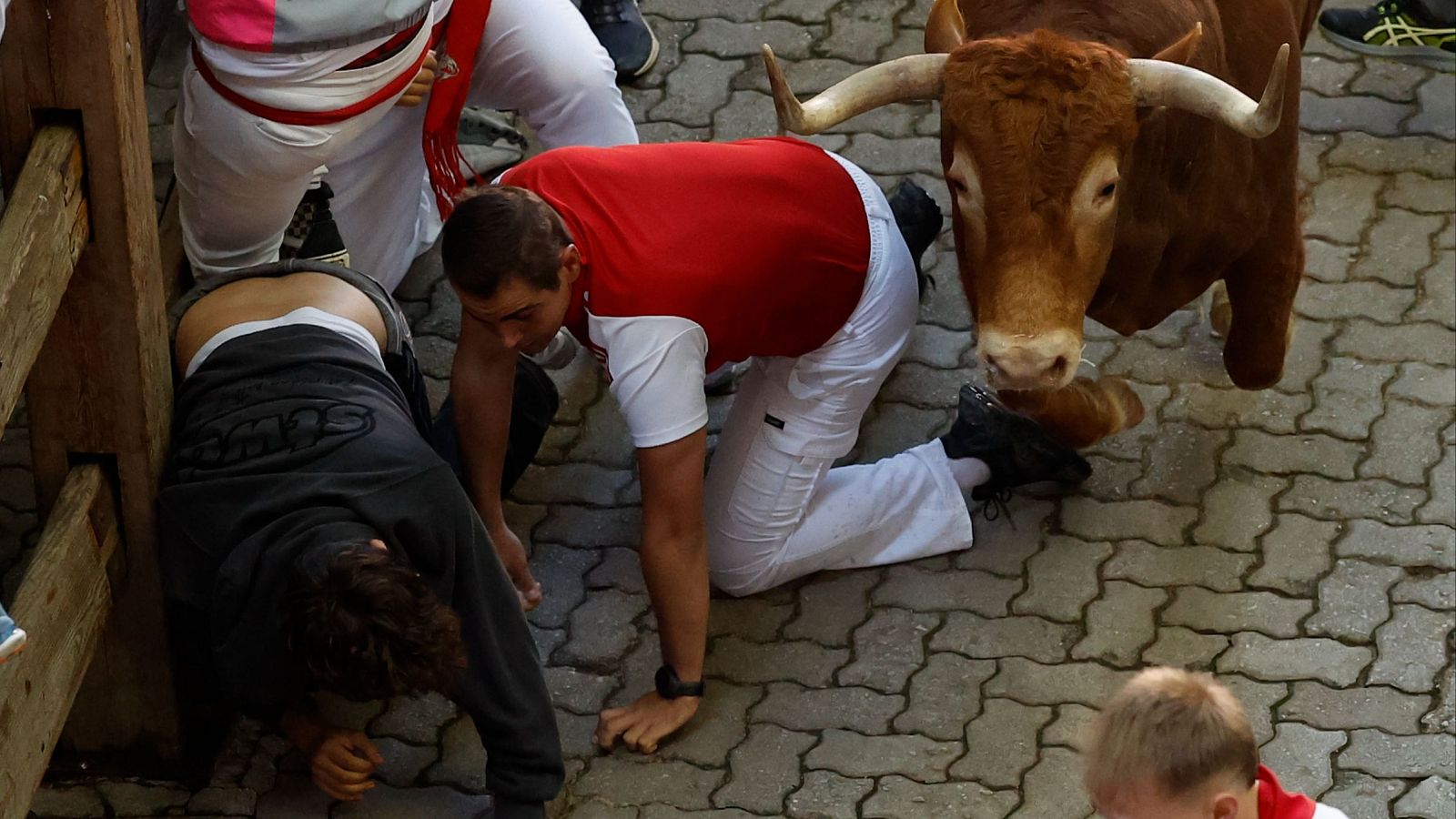 Tercer encierro de San Fermín 2025 con los Álvaro Núñez | Ver
