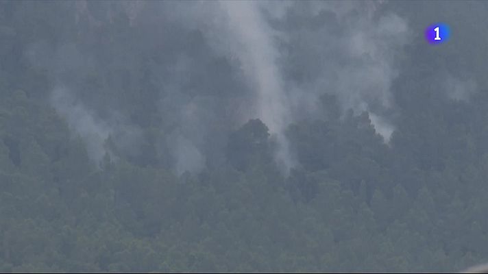 L'Informatiu - Els Bombers estabilitzen l’incendi del Baix Ebre però preocupa el canvi de temps