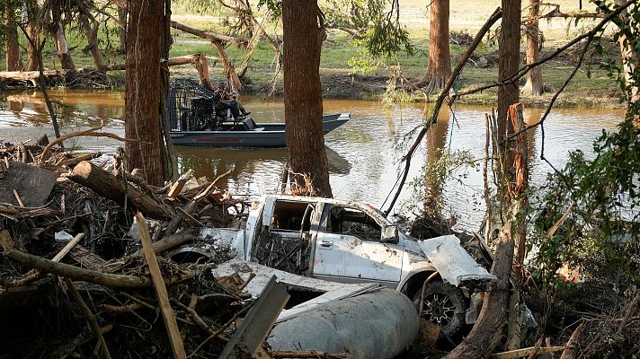 Telediario 1 - Aumentan a 111 los muertos por las inundaciones de Texas