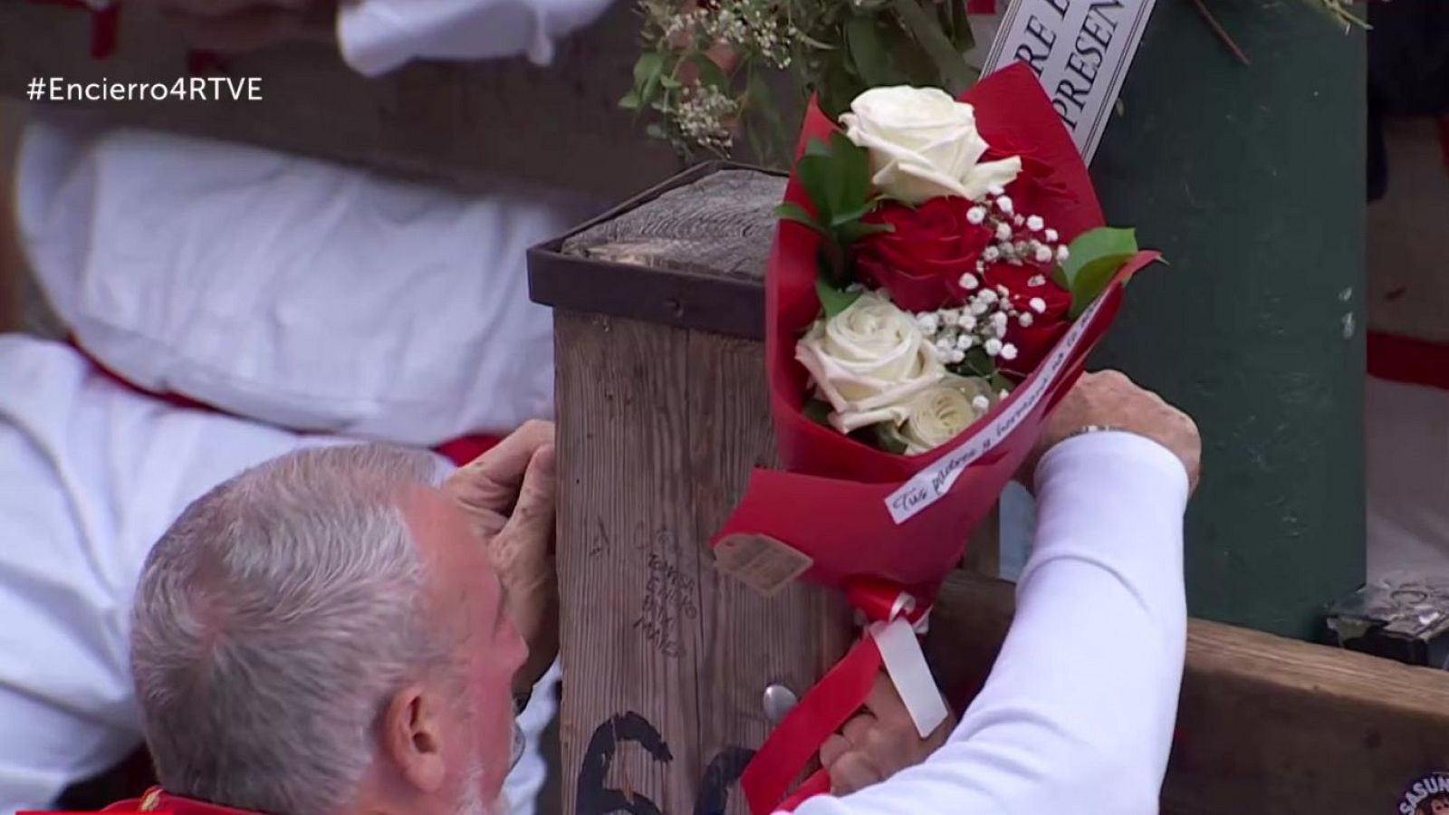 Los padres de Daniel Jimeno, el último fallecido en los Sanfermines, vuelven a rendirle homenaje | Ver