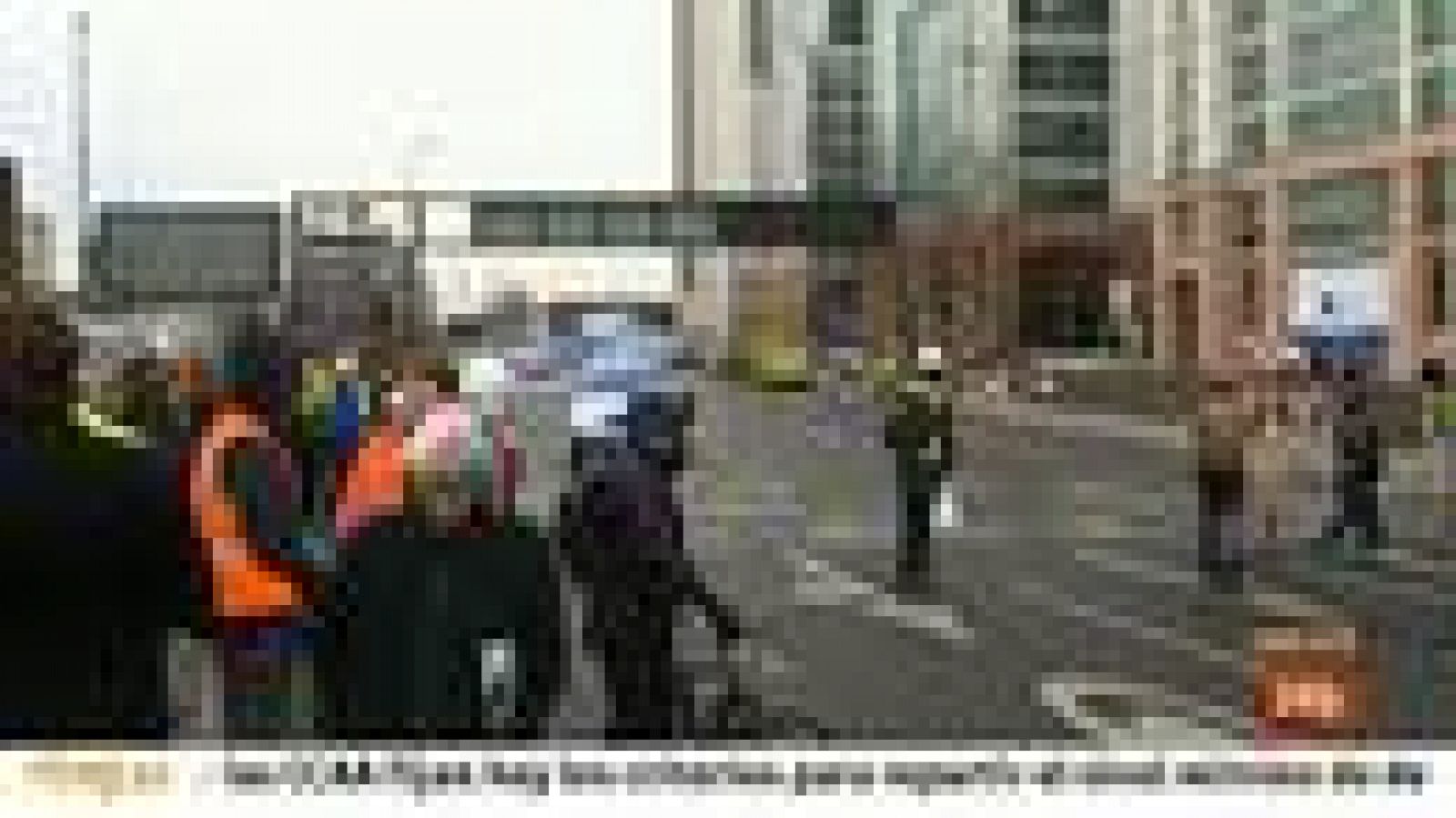 Dos muertos al estrellarse un helicóptero en el centro de Londres