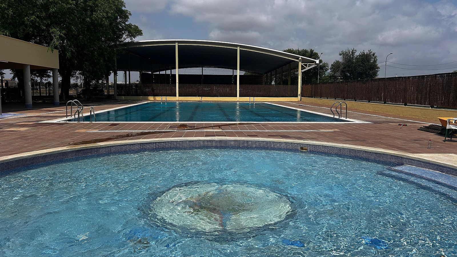 Pocas piscinas abiertas ocho meses después de la dana de Valencia - Telediario 1 | Ver