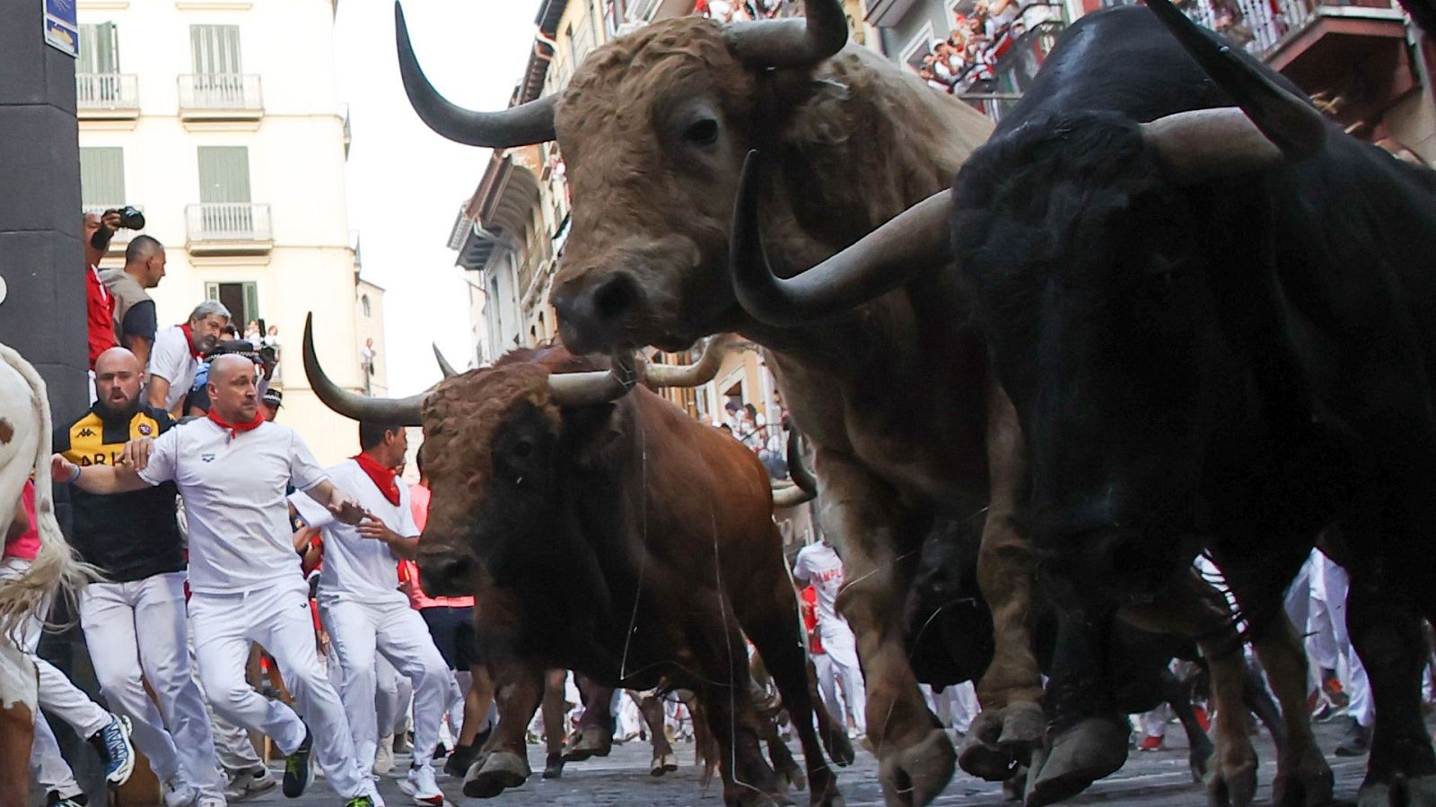 El quinto encierro de San Fermín 2025 ha dejado cinco heridos, todos por contusiones | Ver