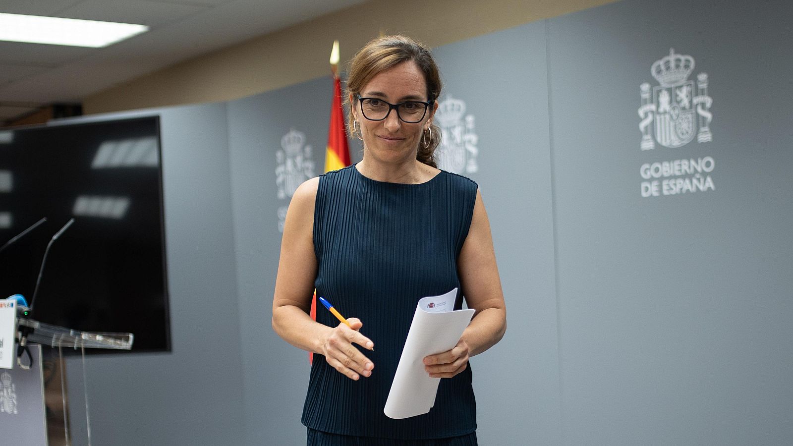 Mónica García asegura que Feijóo "perdió los papeles" en el pleno | Ver