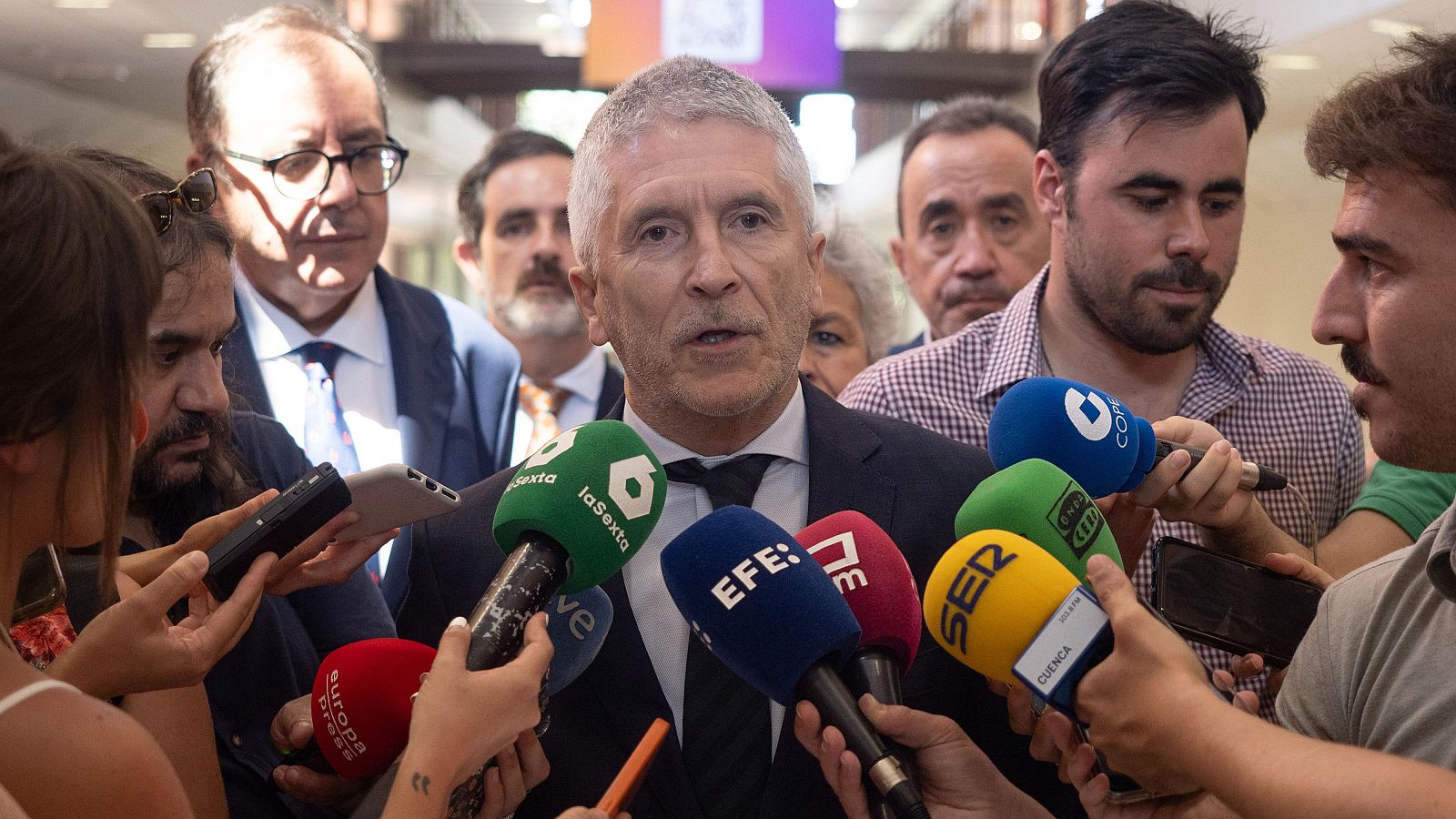 Marlaska carga contra el PP por "inmiscuirse" en la vida personal de Sánchez | Ver