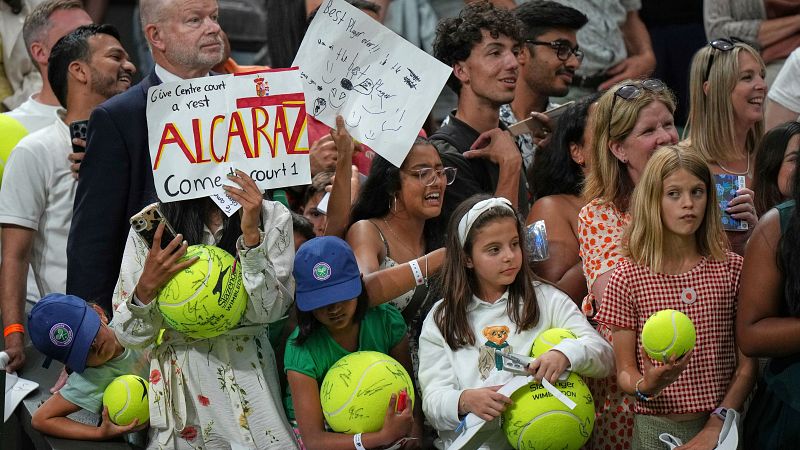 La 'Alcarazman�a' invade Wimbledon