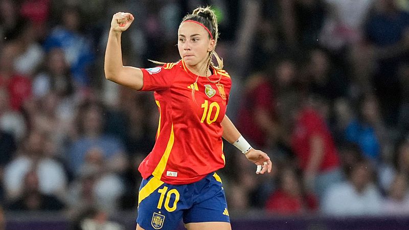 El golazo entre Athenea y Alexia para abrir la cuenta de Espa�a