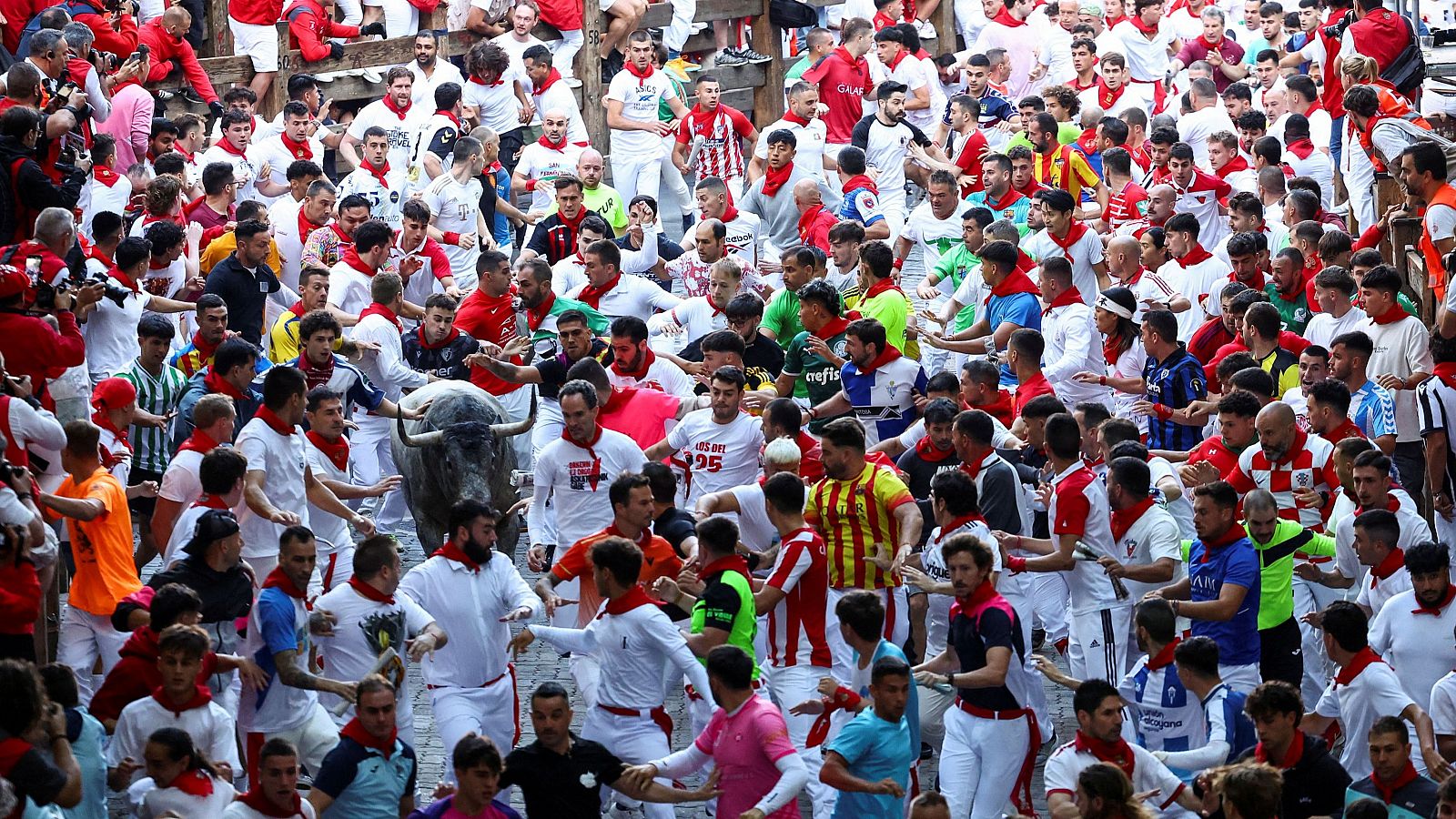 Sexto encierro de San Fermín 2025 con los toros de José Escolar | Ver