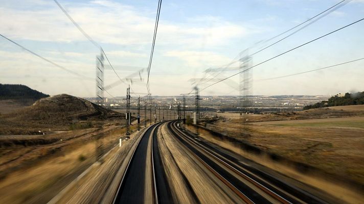 Fin de semana 24h - Interrumpidos los trenes con origen o destino Cataluña: "No nos han dado ni agua ni comida"