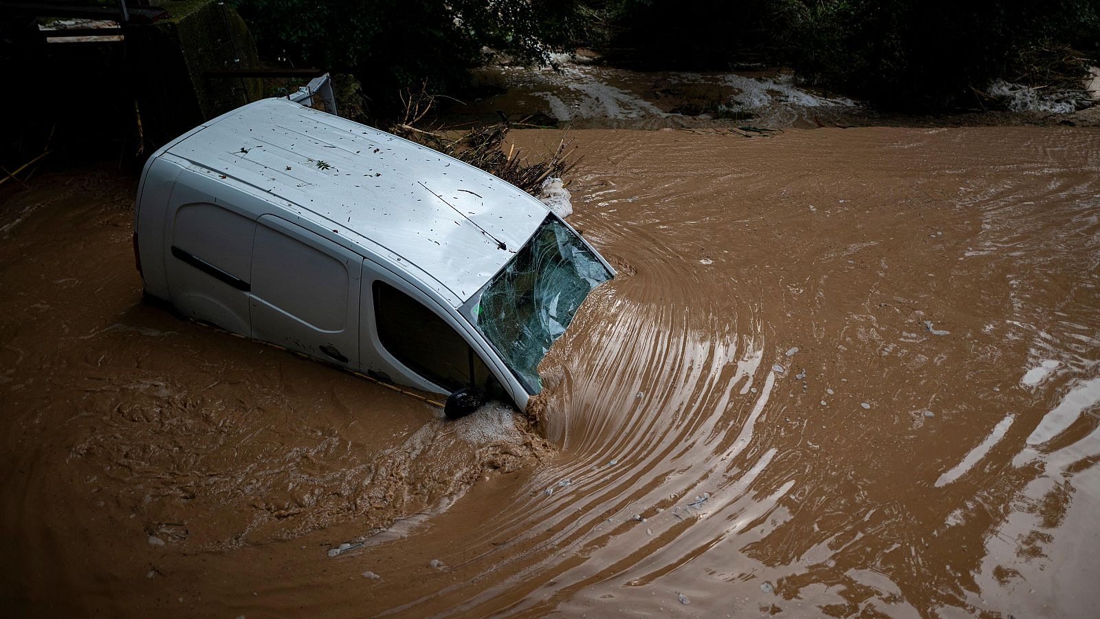 Buscan a dos personas arrastradas por el río Foix a la altura de Cubelles - Informativo 24h | Ver