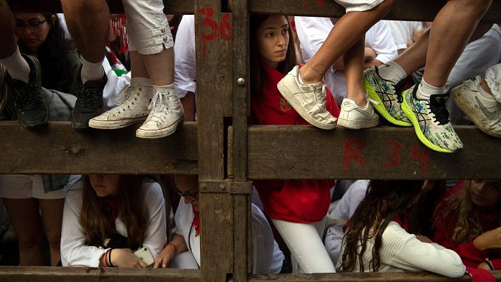 Telediario Fin de Semana - Los peligros de grabar con el teléfono móvil en los encierros de San Fermín