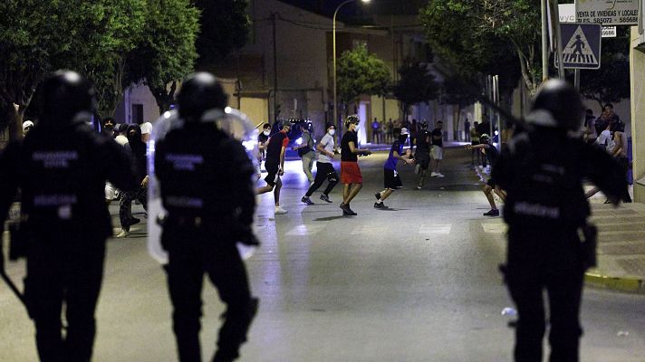 Telediario 1 - El Gobierno culpa a Vox de los altercados en Torre Pacheco y avisa de que detrás hay "grupos organizados"