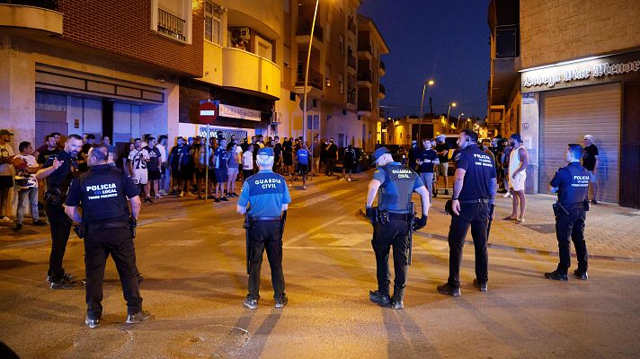 Telediario 2 - Torre Pacheco encara la noche blindada por la Guardia Civil ante posibles disturbios