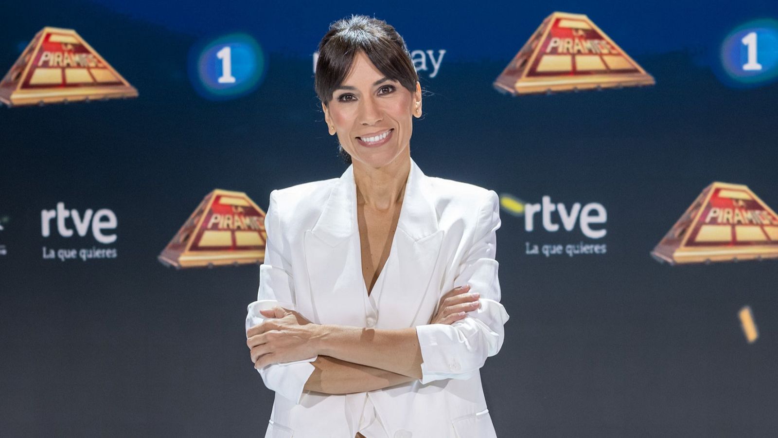 El concurso más divertido de la televisión llega a las tardes de La 1 de la mano de la actriz Itziar Miranda. Juegos de palabras, un ritmo trepidante y caras conocidas que ayudarán a los concursantes a lograr un premio final de… 100.000€