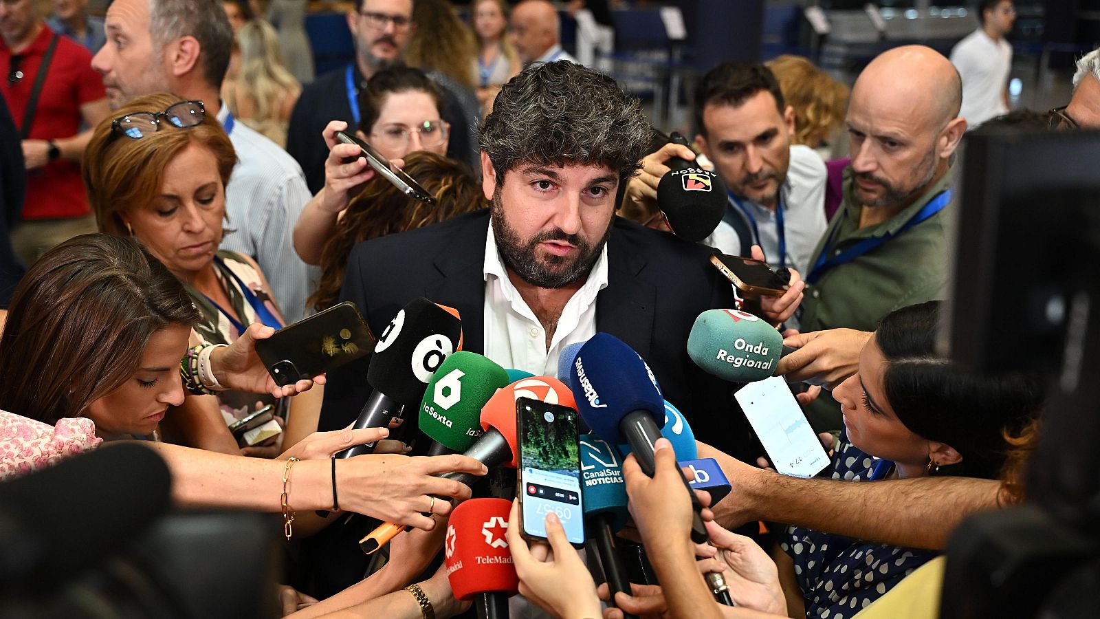 López Miras llama a la "calma" y pide al Gobierno de España "todos los efectivos de la Guardia Civil necesarios" | Ver