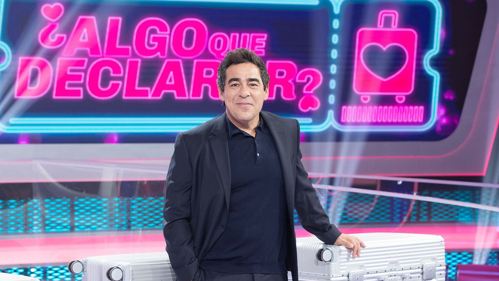 ¿Quieres encontrar el amor? ¡Este es tu programa! Presentado por el cómico y actor Pablo Chiapella, los participantes destaparán sus secretos más inconfesables para encontrar el amor. ¡Muy pronto!