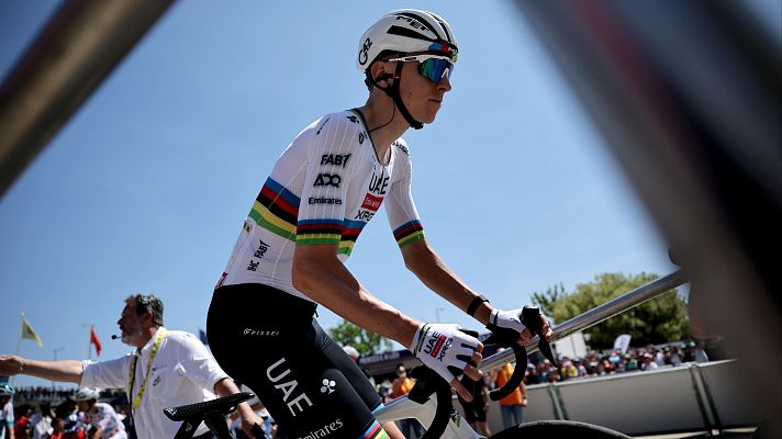 Tour de Francia - Pogacar se va al suelo y gran gesto deportivo de sus rivales