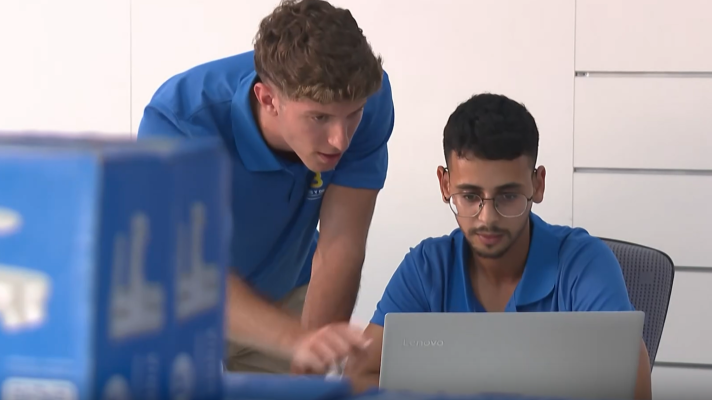 Telediario 1 - La fusión entre España y el Magreb: Toni y Marwan, jóvenes emprendedores de Torre Pacheco