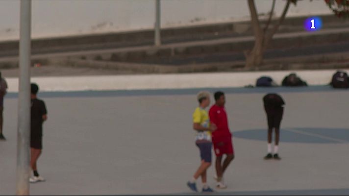 L'Informatiu - Moncloa suspèn la reunió per reubicar menors migrants després de la plantada del PP