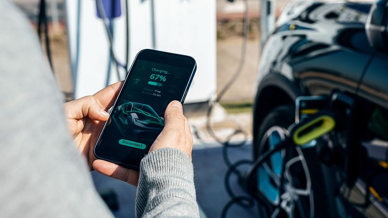 Movilidad eléctrica en España: faltan puntos de recarga - Telediario 1 | Ver