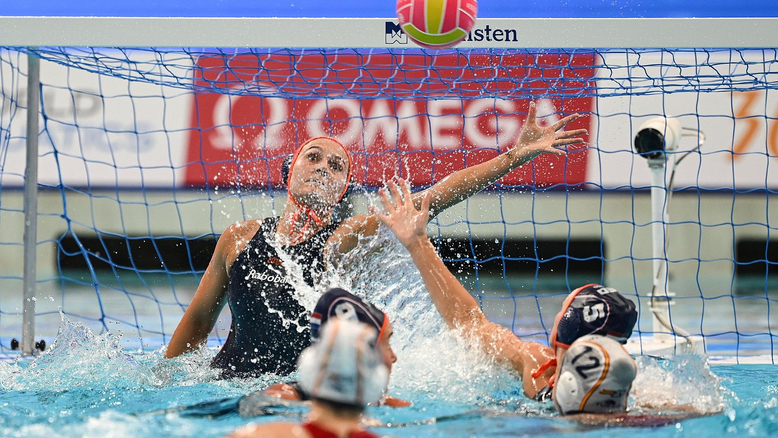 España luchará por las medallas tras vencer en los penaltis a Países Bajos - Natación | Ver