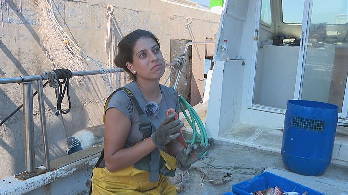 Telediario 2 - Alba Aguilera, la pescadora más joven de Cataluña