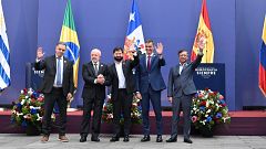 Sánchez defiende con líderes latinoamericanos un frente progresista por la democracia ante "la internacional del odio"