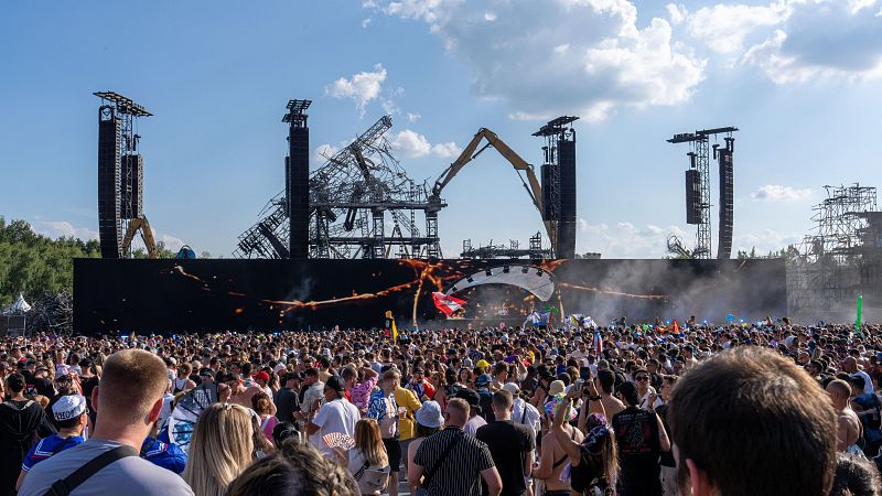 Tomorrowland supera su primer fin de semana tras el incendio de su escenario principal | Ver