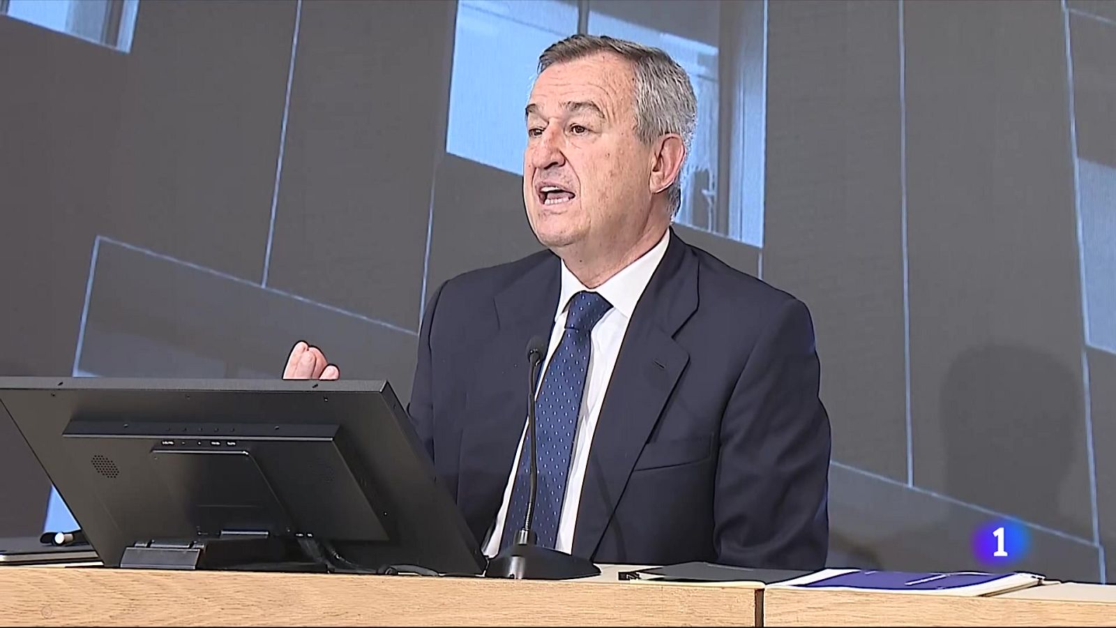 El Sabadell promet repartir un dividend de 6.300 milions per frenar l'OPA