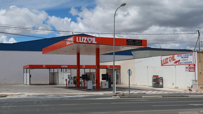 Telediario 2 - Gasolineras de bajo coste defiende su modelo de negocio