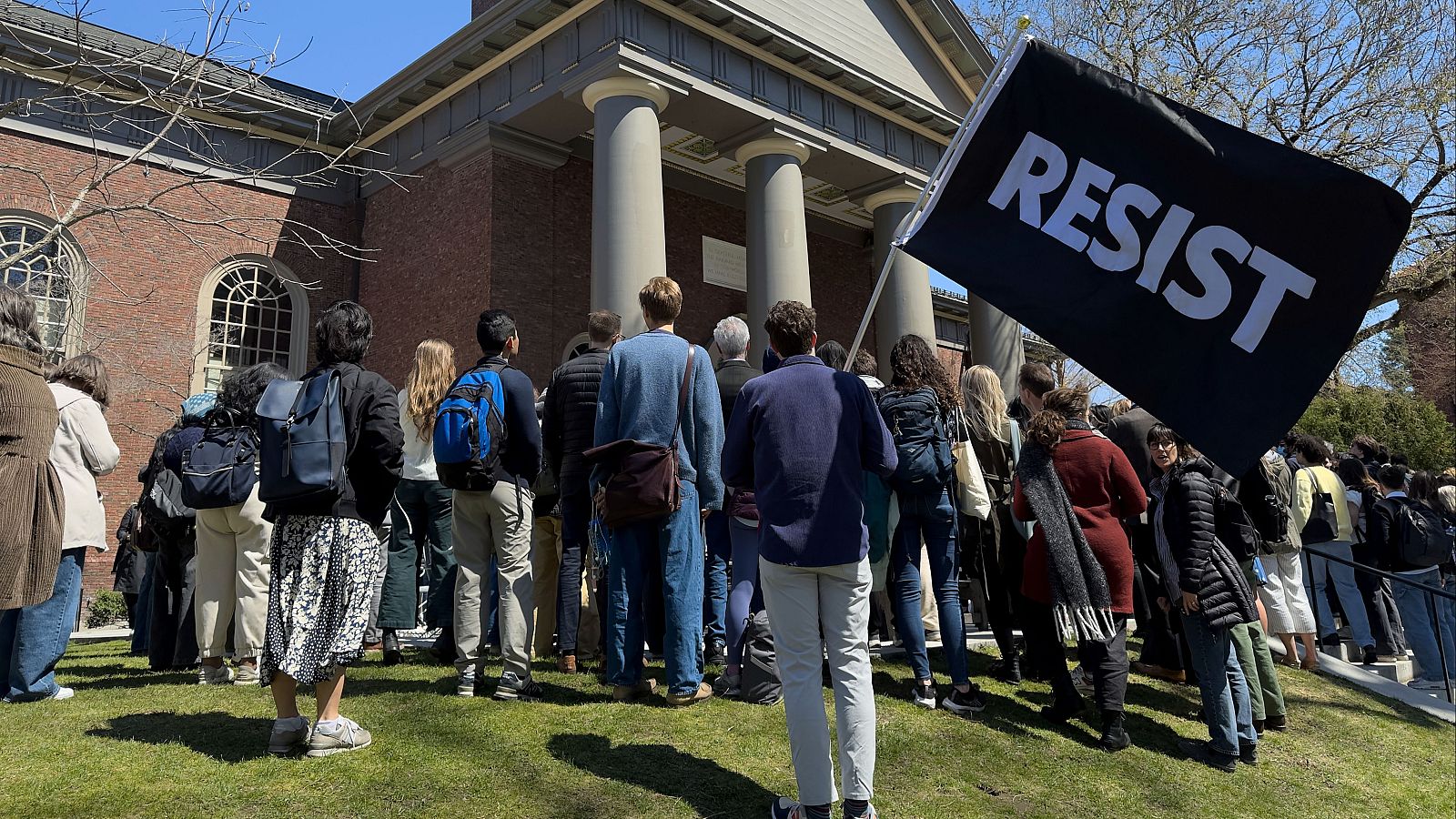 Columbia accede a pagar 200 millones de multa en pleno pulso entre Trump y las universidades | Ver