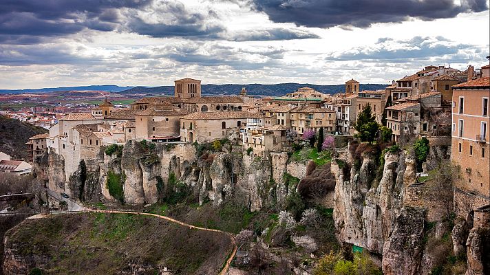 Telediario 1 - Viajar entre semana y elegir destinos menos turísticos: ¿cómo ahorrar en verano?
