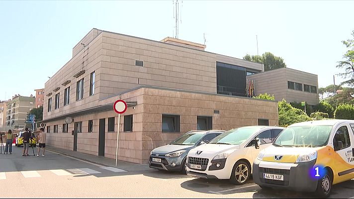 L'Informatiu - Abatut un home que havia entrat armat amb un ganivet a la comissaria de la Policia Local de Montornès