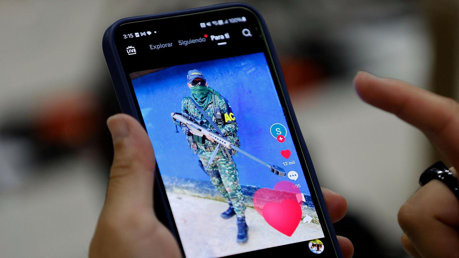 Las redes sociales, herramientas para el reclutamiento de menores en Colombia | Ver